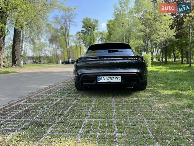 Серый Порше Taycan Cross Turismo, объемом двигателя 0 л и пробегом 22 тыс. км за 95000 $, фото 7 на Automoto.ua