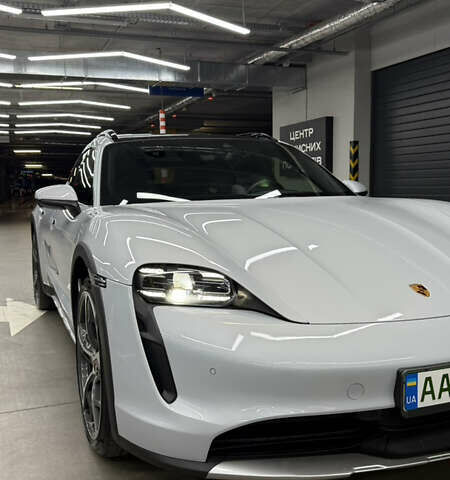 Серый Порше Taycan Cross Turismo, объемом двигателя 0 л и пробегом 89 тыс. км за 65000 $, фото 16 на Automoto.ua