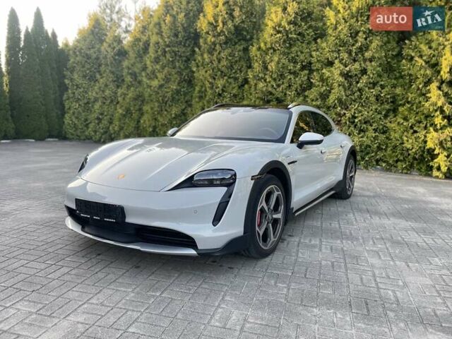 Серый Порше Taycan Cross Turismo, объемом двигателя 0 л и пробегом 31 тыс. км за 86490 $, фото 3 на Automoto.ua