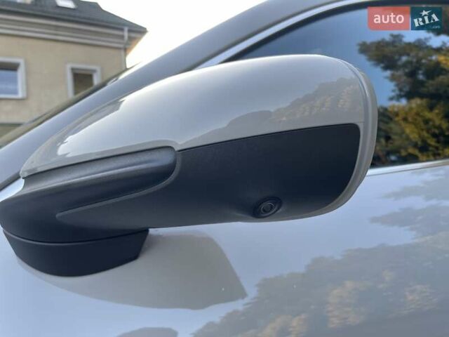 Серый Порше Taycan Cross Turismo, объемом двигателя 0 л и пробегом 31 тыс. км за 86490 $, фото 13 на Automoto.ua