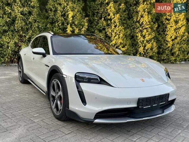 Серый Порше Taycan Cross Turismo, объемом двигателя 0 л и пробегом 31 тыс. км за 86490 $, фото 10 на Automoto.ua