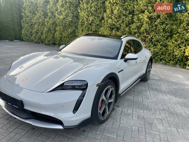 Серый Порше Taycan Cross Turismo, объемом двигателя 0 л и пробегом 31 тыс. км за 86490 $, фото 4 на Automoto.ua