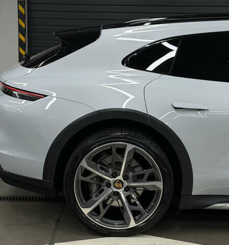 Серый Порше Taycan Cross Turismo, объемом двигателя 0 л и пробегом 89 тыс. км за 65000 $, фото 13 на Automoto.ua