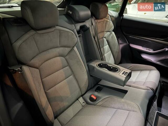 Серый Порше Taycan Cross Turismo, объемом двигателя 0 л и пробегом 1 тыс. км за 115900 $, фото 119 на Automoto.ua