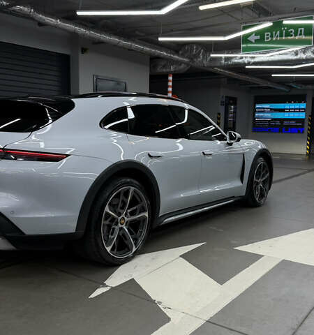 Серый Порше Taycan Cross Turismo, объемом двигателя 0 л и пробегом 89 тыс. км за 65000 $, фото 6 на Automoto.ua