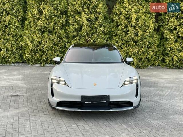 Серый Порше Taycan Cross Turismo, объемом двигателя 0 л и пробегом 31 тыс. км за 86490 $, фото 1 на Automoto.ua