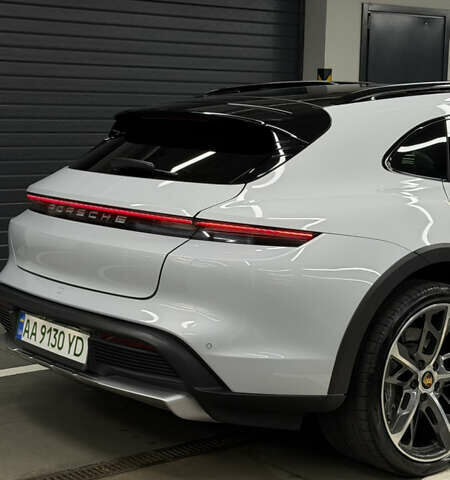 Серый Порше Taycan Cross Turismo, объемом двигателя 0 л и пробегом 89 тыс. км за 65000 $, фото 7 на Automoto.ua