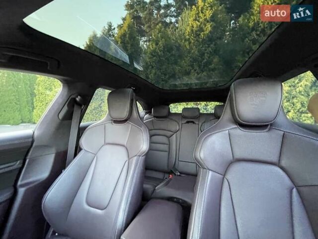 Серый Порше Taycan Cross Turismo, объемом двигателя 0 л и пробегом 31 тыс. км за 86490 $, фото 24 на Automoto.ua