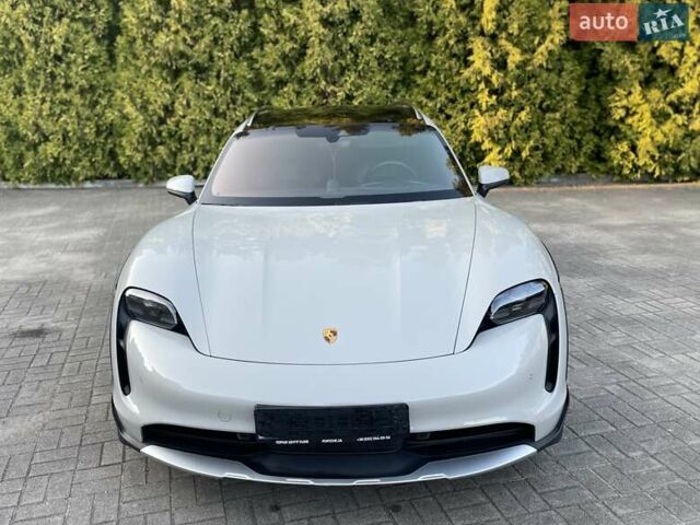 Серый Порше Taycan Cross Turismo, объемом двигателя 0 л и пробегом 31 тыс. км за 86490 $, фото 2 на Automoto.ua