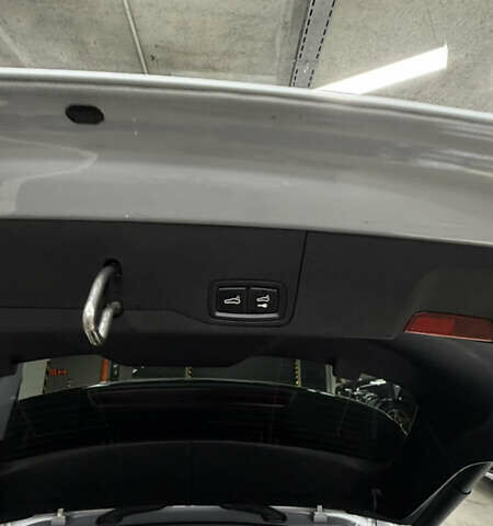 Серый Порше Taycan Cross Turismo, объемом двигателя 0 л и пробегом 89 тыс. км за 65000 $, фото 9 на Automoto.ua