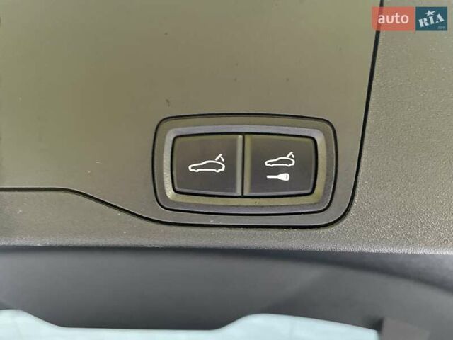 Серый Порше Taycan Cross Turismo, объемом двигателя 0 л и пробегом 31 тыс. км за 86490 $, фото 33 на Automoto.ua