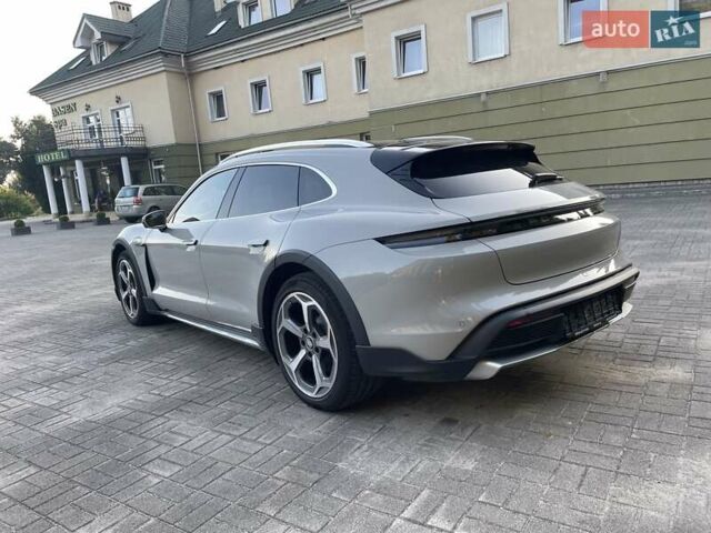 Серый Порше Taycan Cross Turismo, объемом двигателя 0 л и пробегом 31 тыс. км за 86490 $, фото 6 на Automoto.ua