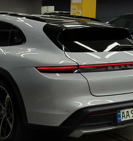 Серый Порше Taycan Cross Turismo, объемом двигателя 0 л и пробегом 89 тыс. км за 65000 $, фото 11 на Automoto.ua