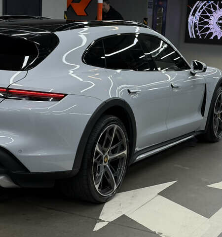 Серый Порше Taycan Cross Turismo, объемом двигателя 0 л и пробегом 89 тыс. км за 65000 $, фото 12 на Automoto.ua