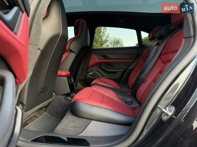 Сірий Порше Taycan Cross Turismo, об'ємом двигуна 0 л та пробігом 13 тис. км за 95000 $, фото 33 на Automoto.ua