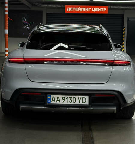 Серый Порше Taycan Cross Turismo, объемом двигателя 0 л и пробегом 89 тыс. км за 65000 $, фото 8 на Automoto.ua