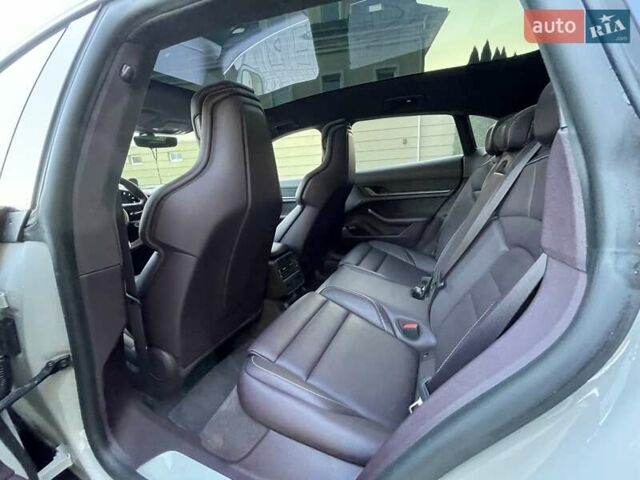 Серый Порше Taycan Cross Turismo, объемом двигателя 0 л и пробегом 31 тыс. км за 86490 $, фото 26 на Automoto.ua