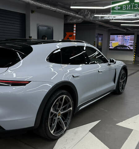 Серый Порше Taycan Cross Turismo, объемом двигателя 0 л и пробегом 89 тыс. км за 65000 $, фото 1 на Automoto.ua