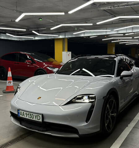 Серый Порше Taycan Cross Turismo, объемом двигателя 0 л и пробегом 89 тыс. км за 65000 $, фото 14 на Automoto.ua