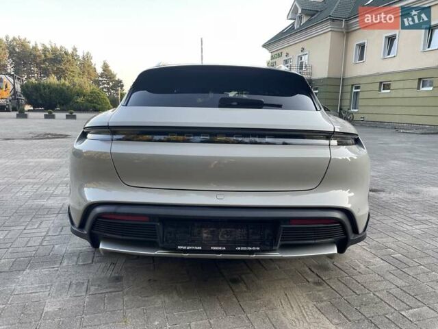 Серый Порше Taycan Cross Turismo, объемом двигателя 0 л и пробегом 31 тыс. км за 86490 $, фото 7 на Automoto.ua