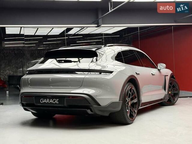 Серый Порше Taycan Cross Turismo, объемом двигателя 0 л и пробегом 29 тыс. км за 83900 $, фото 16 на Automoto.ua