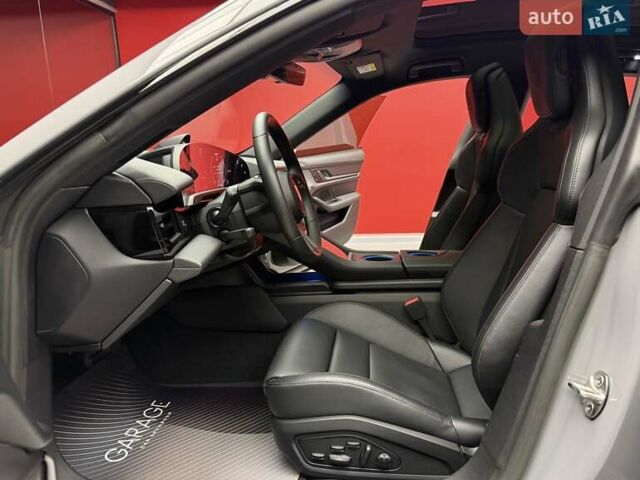 Серый Порше Taycan Cross Turismo, объемом двигателя 0 л и пробегом 29 тыс. км за 83900 $, фото 26 на Automoto.ua