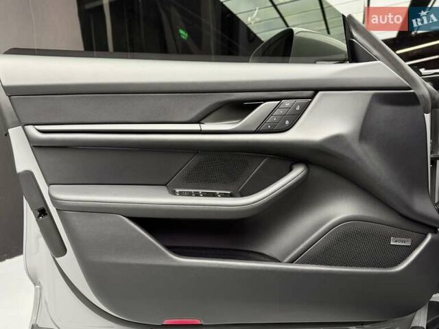 Серый Порше Taycan Cross Turismo, объемом двигателя 0 л и пробегом 29 тыс. км за 83900 $, фото 24 на Automoto.ua