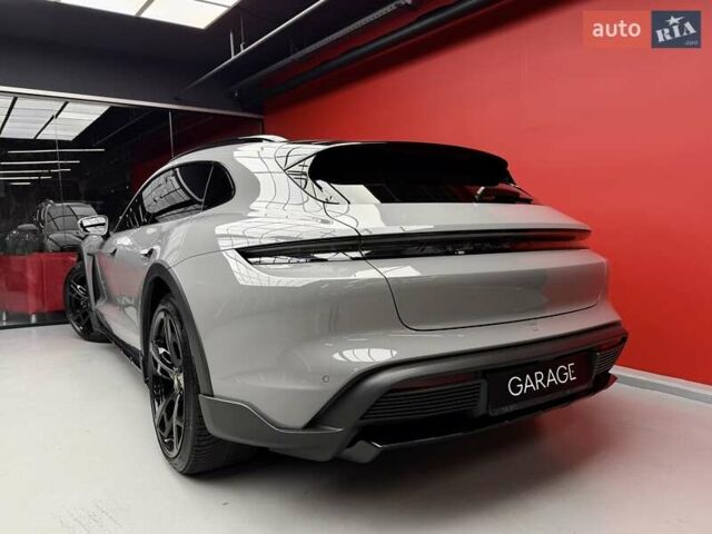 Серый Порше Taycan Cross Turismo, объемом двигателя 0 л и пробегом 29 тыс. км за 83900 $, фото 18 на Automoto.ua