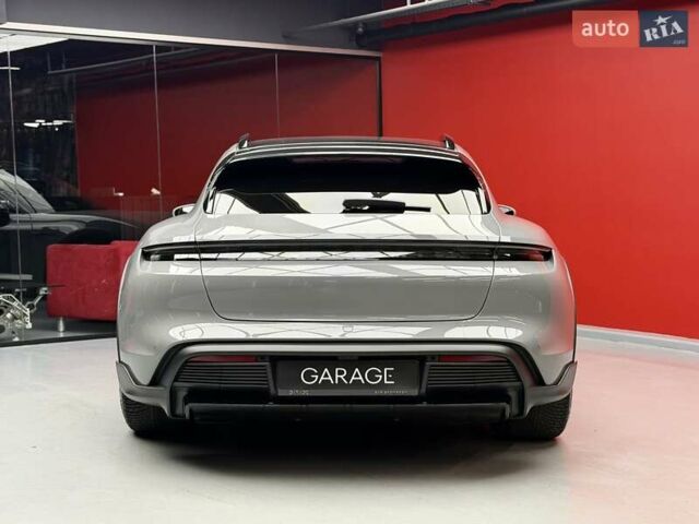 Серый Порше Taycan Cross Turismo, объемом двигателя 0 л и пробегом 29 тыс. км за 83900 $, фото 12 на Automoto.ua
