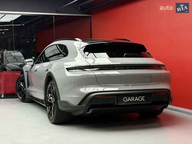 Серый Порше Taycan Cross Turismo, объемом двигателя 0 л и пробегом 29 тыс. км за 83900 $, фото 20 на Automoto.ua