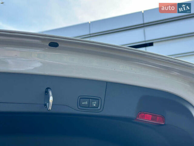 Сірий Порше Taycan Cross Turismo, об'ємом двигуна 0 л та пробігом 18 тис. км за 149900 $, фото 23 на Automoto.ua