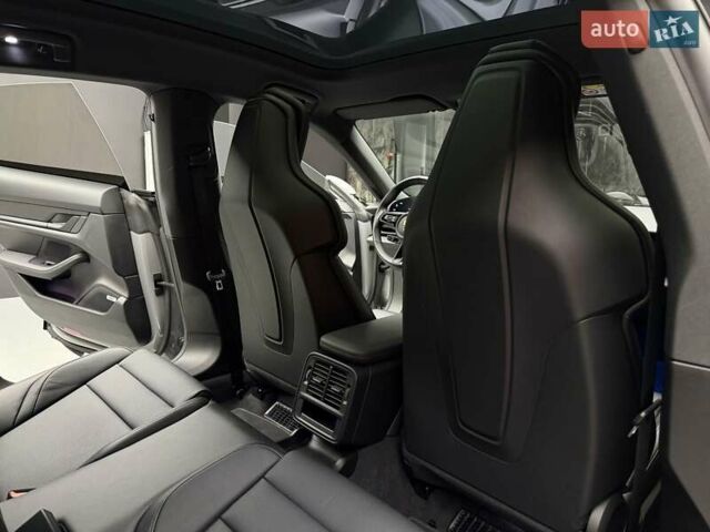 Серый Порше Taycan Cross Turismo, объемом двигателя 0 л и пробегом 29 тыс. км за 83900 $, фото 52 на Automoto.ua