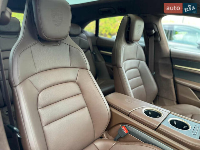 Сірий Порше Taycan Cross Turismo, об'ємом двигуна 0 л та пробігом 18 тис. км за 149900 $, фото 10 на Automoto.ua