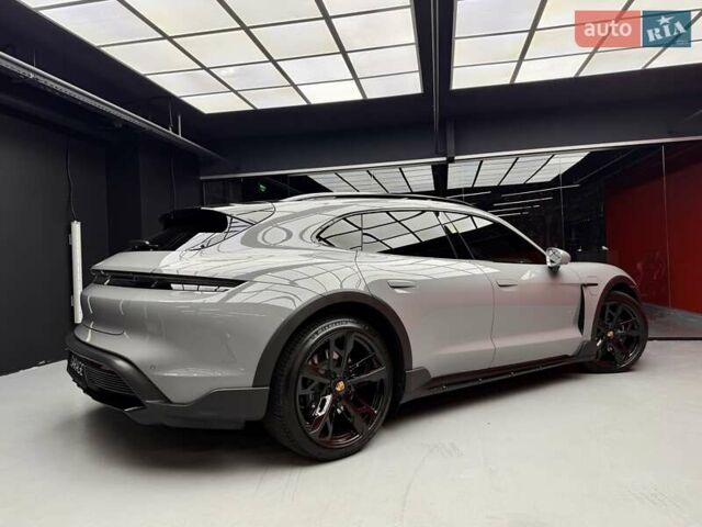 Серый Порше Taycan Cross Turismo, объемом двигателя 0 л и пробегом 29 тыс. км за 83900 $, фото 14 на Automoto.ua