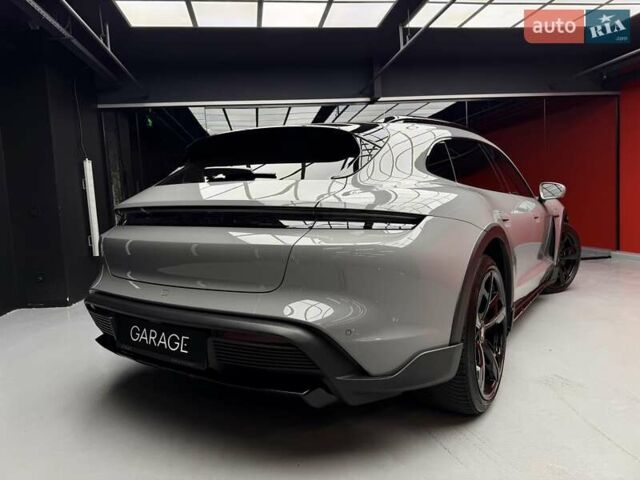 Серый Порше Taycan Cross Turismo, объемом двигателя 0 л и пробегом 29 тыс. км за 83900 $, фото 13 на Automoto.ua
