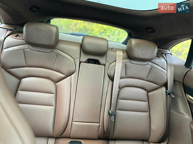 Сірий Порше Taycan Cross Turismo, об'ємом двигуна 0 л та пробігом 18 тис. км за 149900 $, фото 21 на Automoto.ua