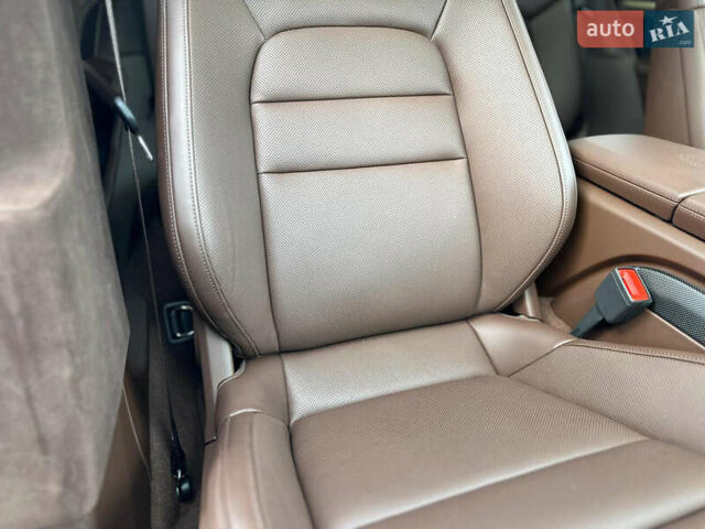 Сірий Порше Taycan Cross Turismo, об'ємом двигуна 0 л та пробігом 18 тис. км за 149900 $, фото 14 на Automoto.ua