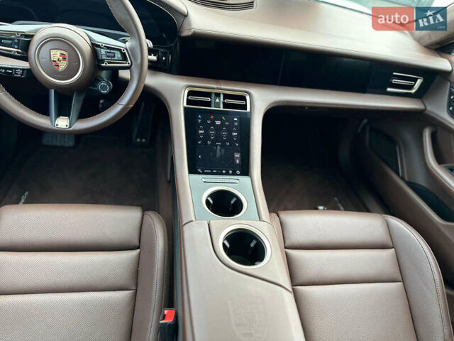 Сірий Порше Taycan Cross Turismo, об'ємом двигуна 0 л та пробігом 18 тис. км за 149900 $, фото 6 на Automoto.ua