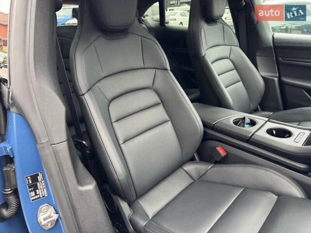 Синий Порше Taycan Cross Turismo, объемом двигателя 0 л и пробегом 17 тыс. км за 80900 $, фото 41 на Automoto.ua