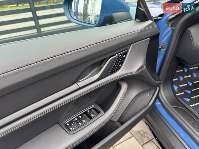 Синий Порше Taycan Cross Turismo, объемом двигателя 0 л и пробегом 17 тыс. км за 80900 $, фото 14 на Automoto.ua