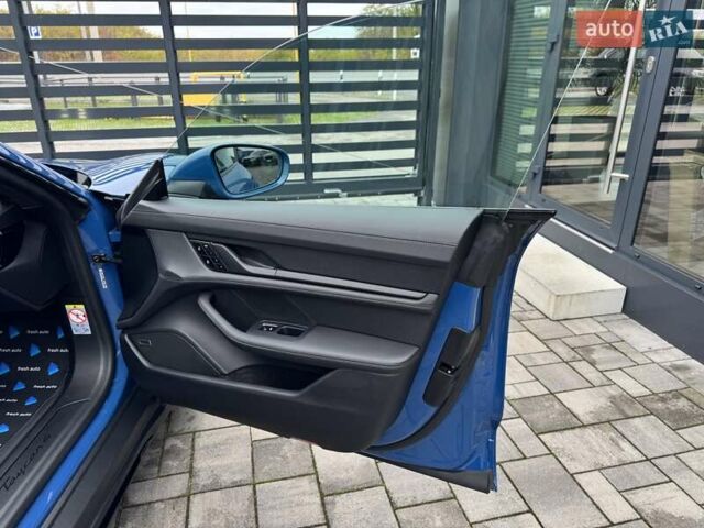Синий Порше Taycan Cross Turismo, объемом двигателя 0 л и пробегом 17 тыс. км за 80900 $, фото 37 на Automoto.ua