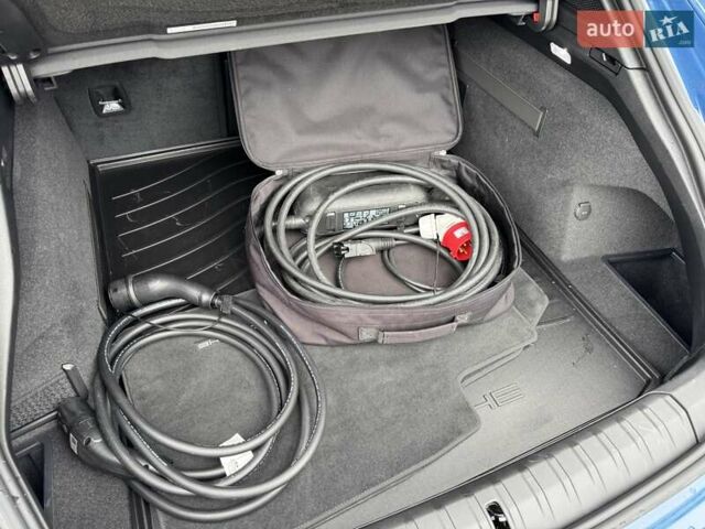 Синий Порше Taycan Cross Turismo, объемом двигателя 0 л и пробегом 17 тыс. км за 80900 $, фото 33 на Automoto.ua