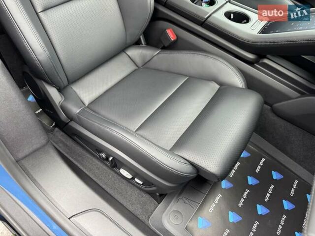 Синий Порше Taycan Cross Turismo, объемом двигателя 0 л и пробегом 17 тыс. км за 80900 $, фото 38 на Automoto.ua