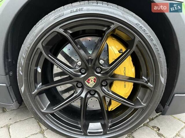 Зеленый Порше Taycan Cross Turismo, объемом двигателя 0 л и пробегом 57 тыс. км за 79990 $, фото 12 на Automoto.ua