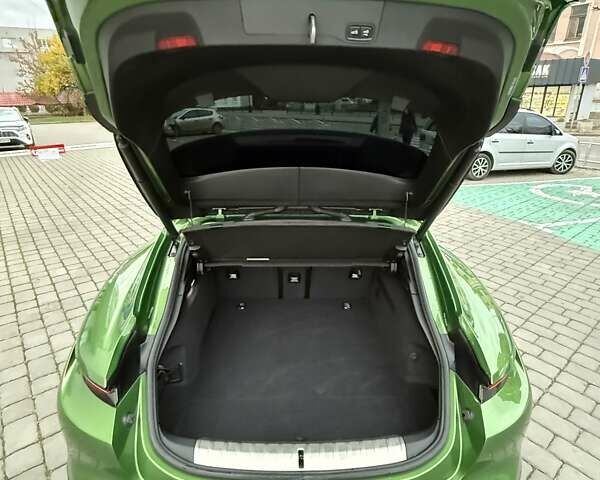 Зеленый Порше Taycan Cross Turismo, объемом двигателя 0 л и пробегом 57 тыс. км за 79990 $, фото 16 на Automoto.ua