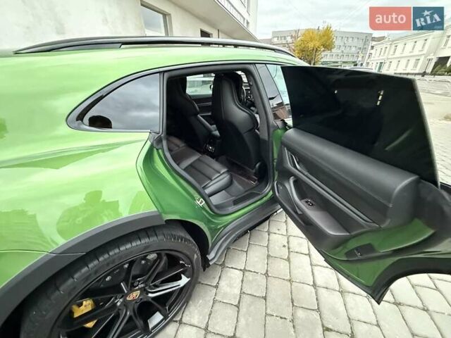 Зеленый Порше Taycan Cross Turismo, объемом двигателя 0 л и пробегом 57 тыс. км за 79990 $, фото 20 на Automoto.ua