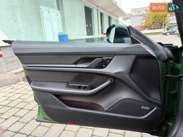 Зеленый Порше Taycan Cross Turismo, объемом двигателя 0 л и пробегом 57 тыс. км за 79990 $, фото 29 на Automoto.ua