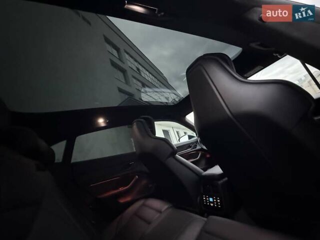 Зеленый Порше Taycan Cross Turismo, объемом двигателя 0 л и пробегом 57 тыс. км за 79990 $, фото 25 на Automoto.ua