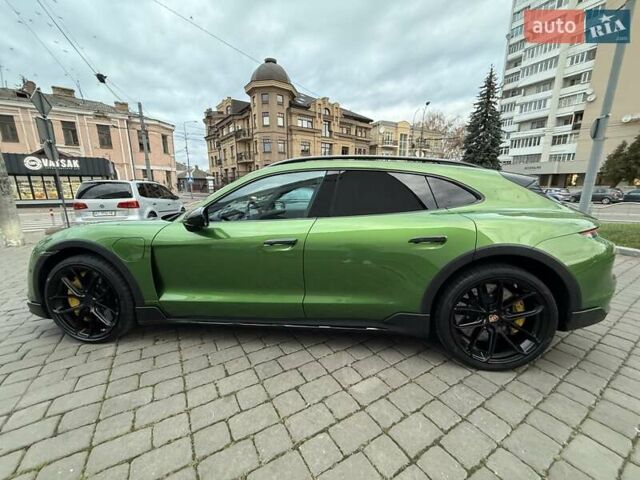 Зеленый Порше Taycan Cross Turismo, объемом двигателя 0 л и пробегом 57 тыс. км за 79990 $, фото 6 на Automoto.ua