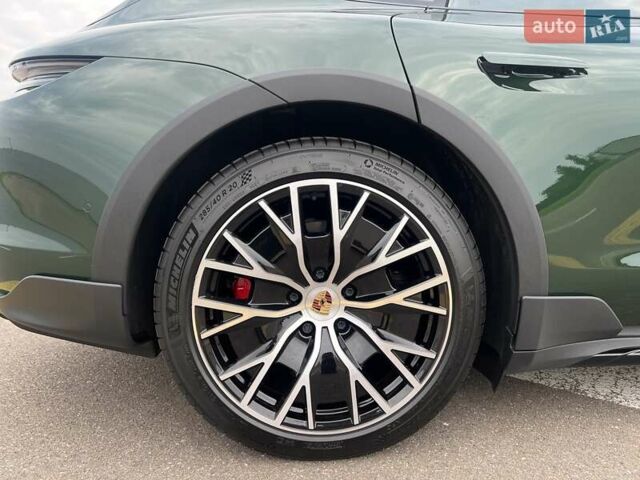 Зеленый Порше Taycan Cross Turismo, объемом двигателя 0 л и пробегом 7 тыс. км за 134262 $, фото 23 на Automoto.ua